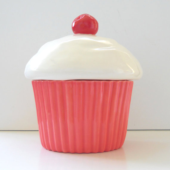 Adorable cupcake cookie jar made by Wendy.