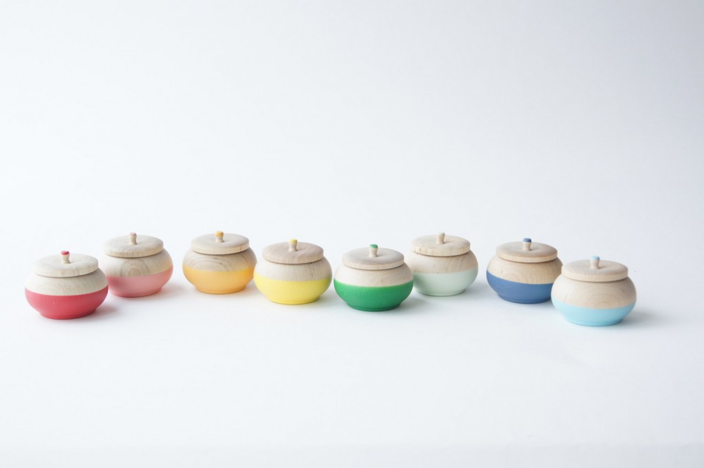 Mini Treasure Pots in an assortment of gorgeous colors. Swoon! How talented is Araya?!